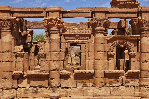 De ruïnes van een oude Egyptische tempel in de Sahara-woestijn van Soedan, Nubia