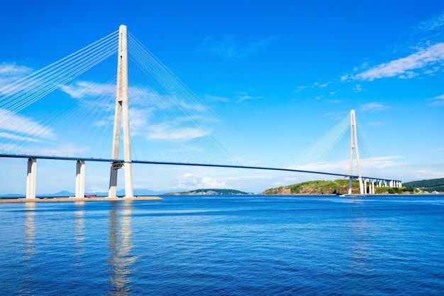 De Russky of Russische brug is een brug over de oostelijke Bosporus en dient voor de conferentie over economische samenwerking tussen Azië en de Stille Oceaan in Vladivostok.