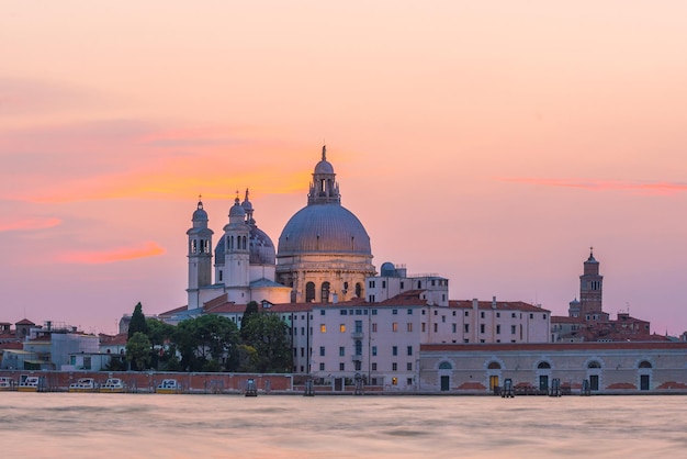 De Santa Maria della Salute-kerk, Venetië bij zonsondergang