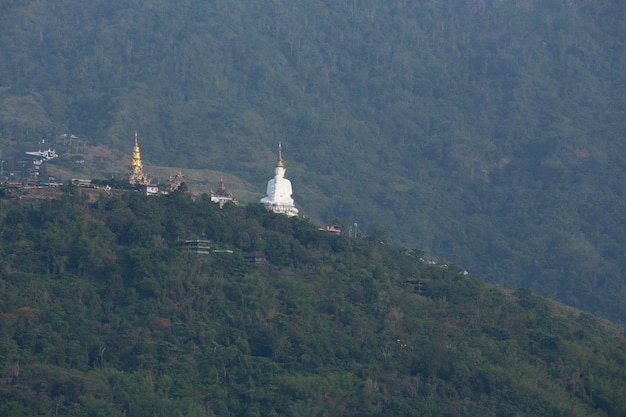 De schoonheid van de Boeddhabeelden van Wat Phrathat Pha Sorn Kaew Phetchabun Thailand