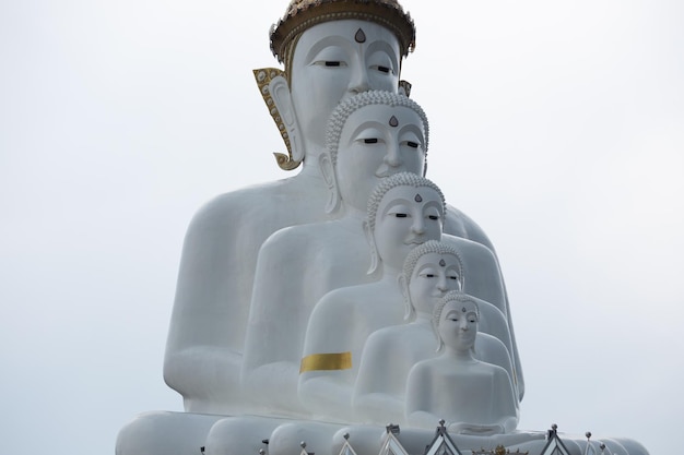 De schoonheid van de Boeddhabeelden van Wat Phrathat Pha Sorn Kaew Phetchabun Thailand