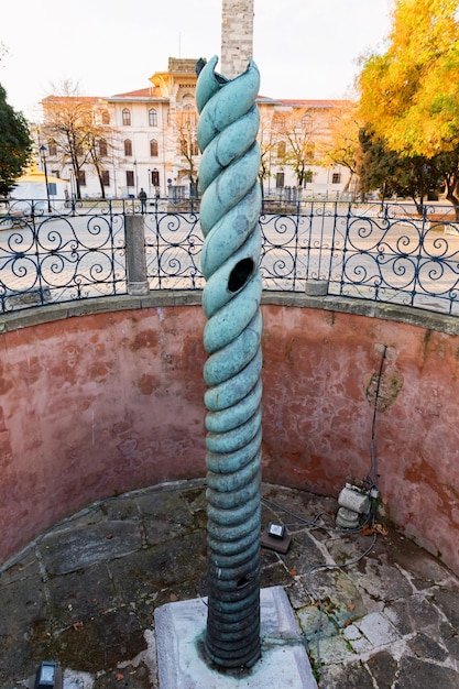 De serpent column ook wel bekend als de serpentine column, plataean tripod of delphi tripod