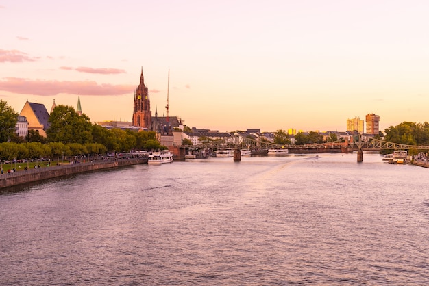 De skyline van frankfurt am main