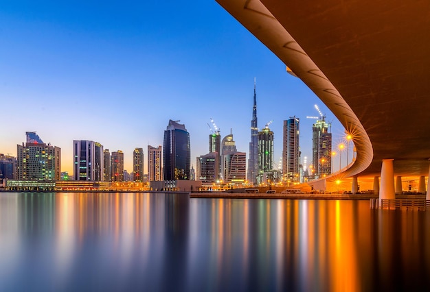 De skyline van het centrum van Dubai, Verenigde Arabische Emiraten