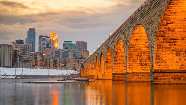 De skyline van het centrum van Minneapolis, het stadsbeeld van de Verenigde Staten