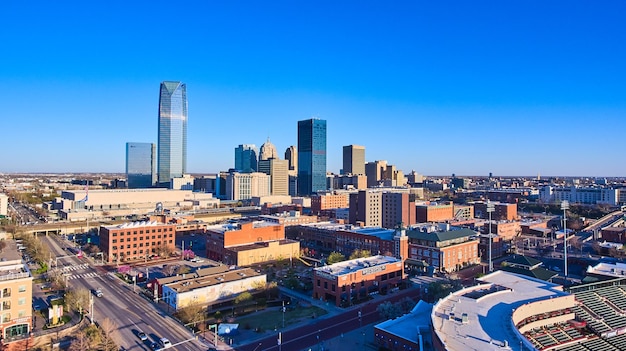 De skyline van het centrum van Oklahoma City vanuit drone