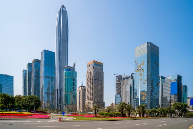 De Skyline van Urban Road en architecturaal landschap in Shenzhen