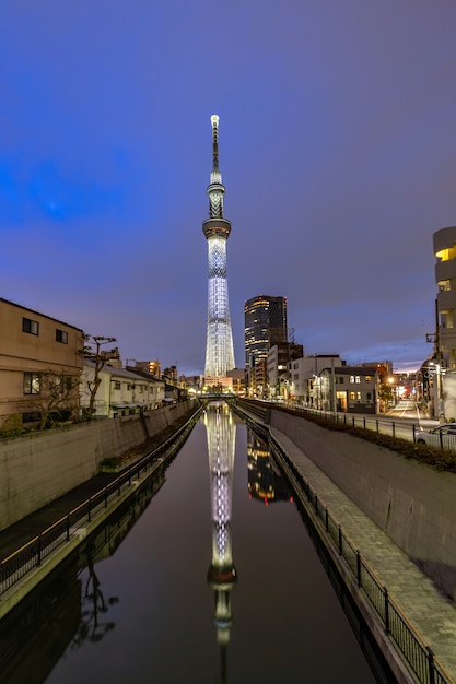 De skytreezonsondergang van Tokyo