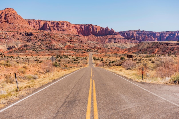 Foto de snelweg naar capitol reef.