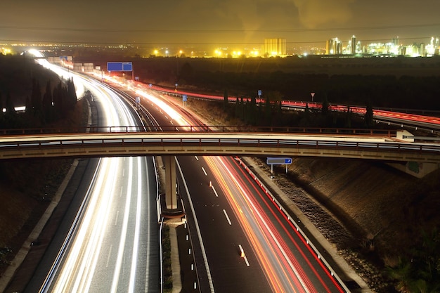 Foto de snelweg's nachts.