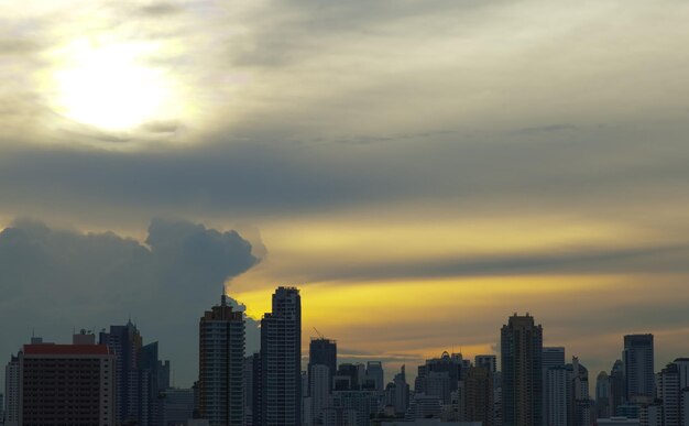 De stad Bangkok's avonds.