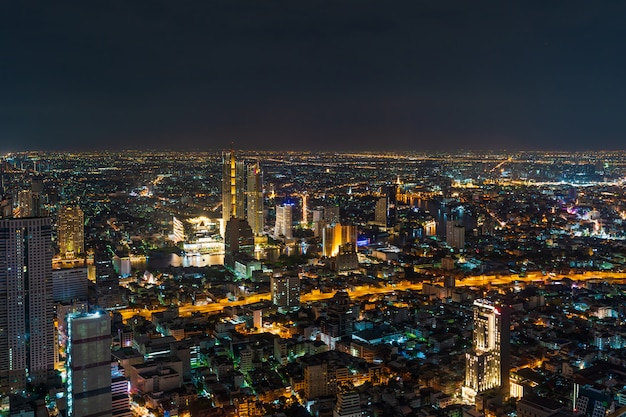 De stad van bangkok bij nacht, thailand