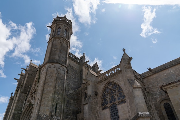 De stadskerk van de Kathedraal van Carcassonne in moderne stad Frankrijk