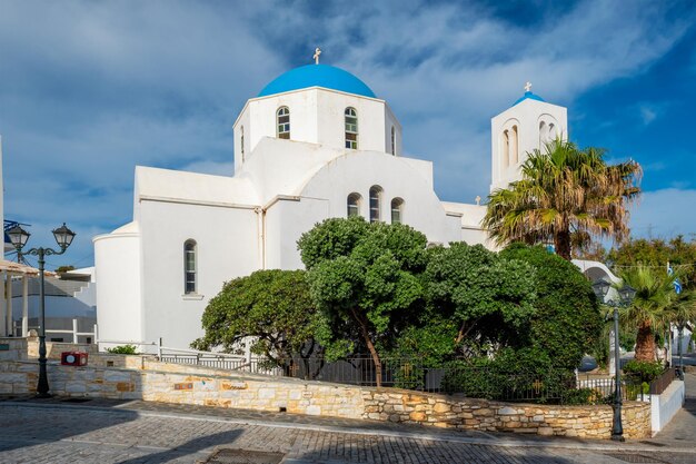 Foto de stadskerk van naousa op het eiland paros, griekenland