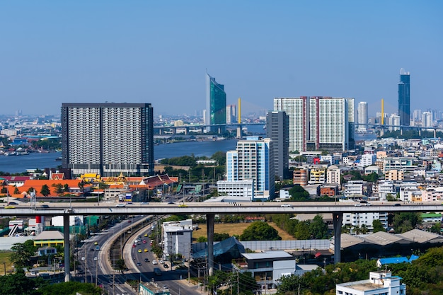 De stadsmening van Bangkok en weg, Thailand