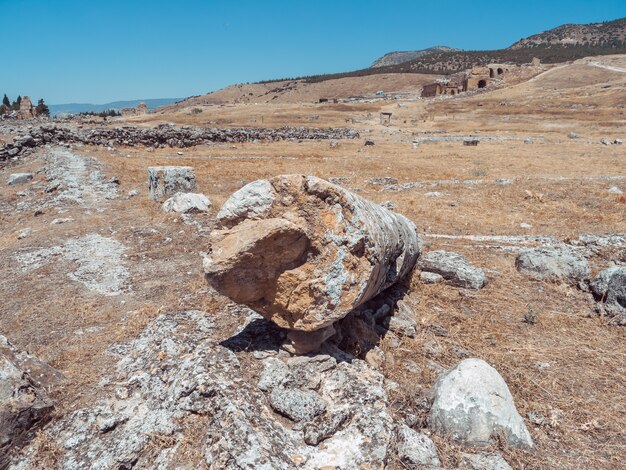 De stadsruïne van Hierapolis in Turkije in Pamukkale