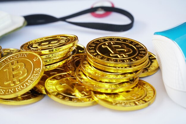 De stapel gouden Bitcoins