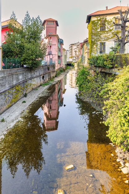 De stedelijke stroom Morla in Bergamo Italië