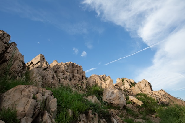 De steile top van de berg Fushan in Qingdao