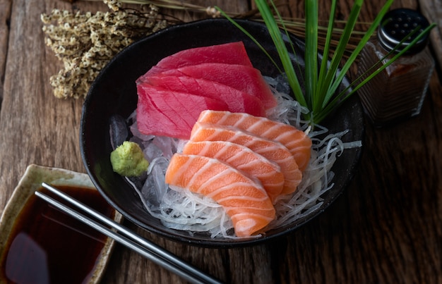 De stijl van de zalm en van de tonijnsashimi Japan.