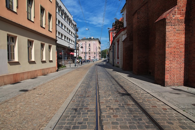 De straat in de stad Wroclaw in Polen