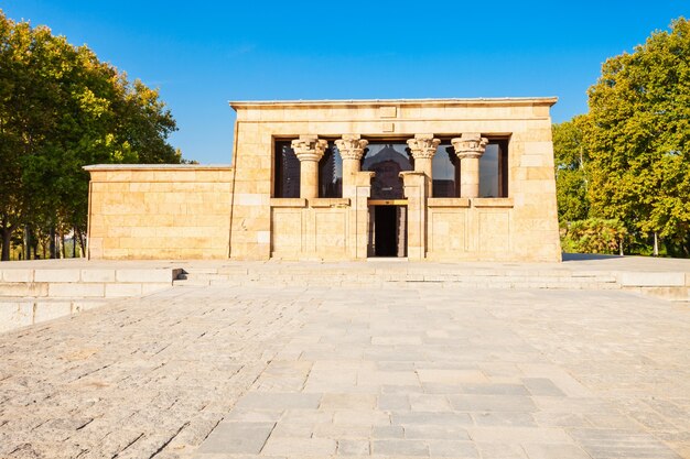 De tempel van debod of templo de debod is een oude egyptische tempel die werd herbouwd in madrid, spanje.