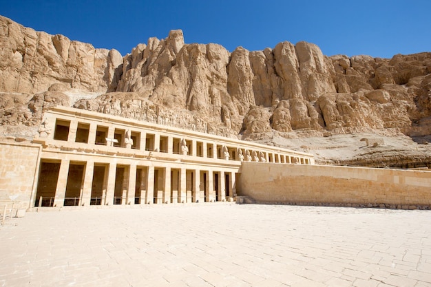 De tempel van Hatshepsut in de buurt van Luxor in Egypte