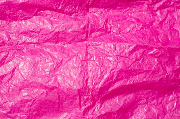 De textuur van verfrommeld roze papier Papier voor het verpakken van geschenken en bloemen Abstracte achtergrond gemaakt van tishyu-papier