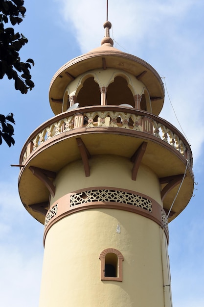 De top van een moskee-minaret