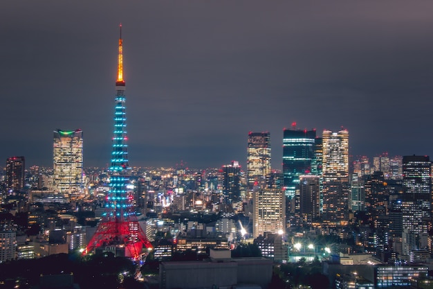 De toren van Tokyo in blauw licht Diamond Veil at night light of Tokyo Japan.