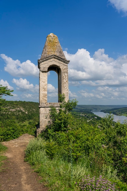 De Tower of Winds is een architectonisch monument uit de 19e eeuw in het dorp Stroentsy, regio Rybnitsa, Pridnestrovskaia Moldavskaia Respublika, Transnistria, Moldavië