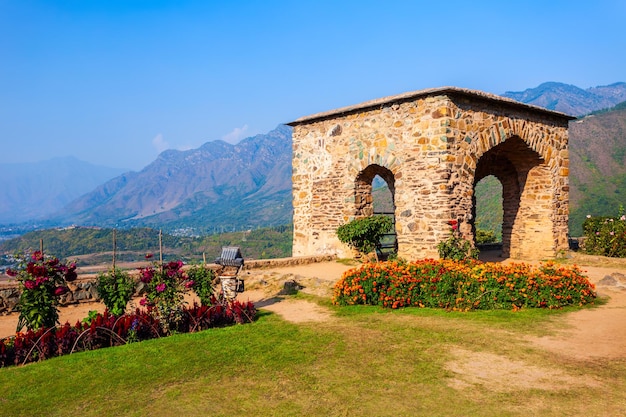 De tuin van het Pari Mahal-paleis in Srinagar