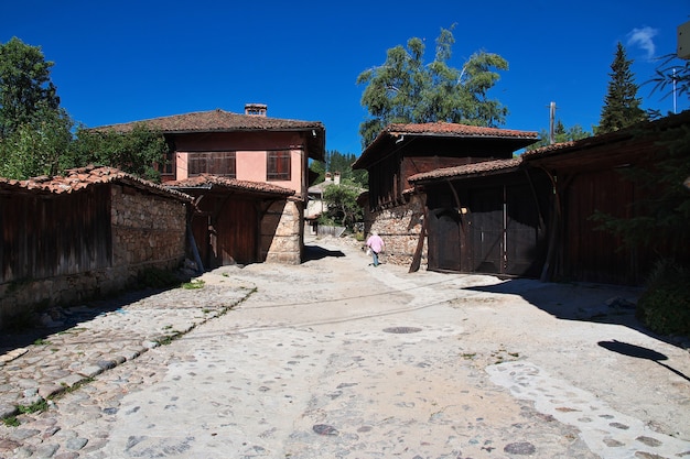 De vintage straat in Koprivshtitsa Bulgarije