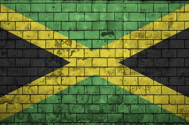 De vlag van Jamaica is op een oude bakstenen muur geschilderd