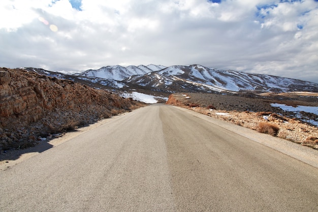 De weg in Bekaa-vallei van Libanon