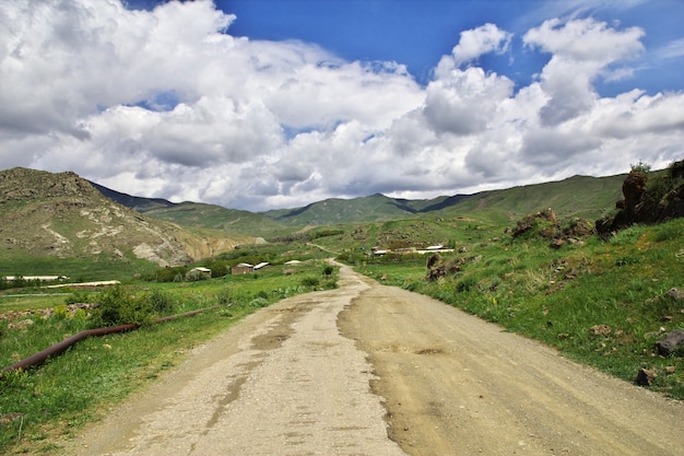 De weg in de bergen van de Kaukasus, Armenië