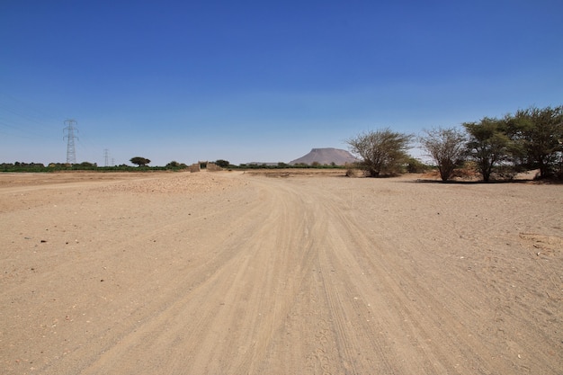 De weg in het kleine dorpje aan de rivier de Nijl Sudan