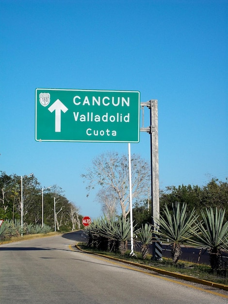 De weg naar Cancun op Yucatan Mexico