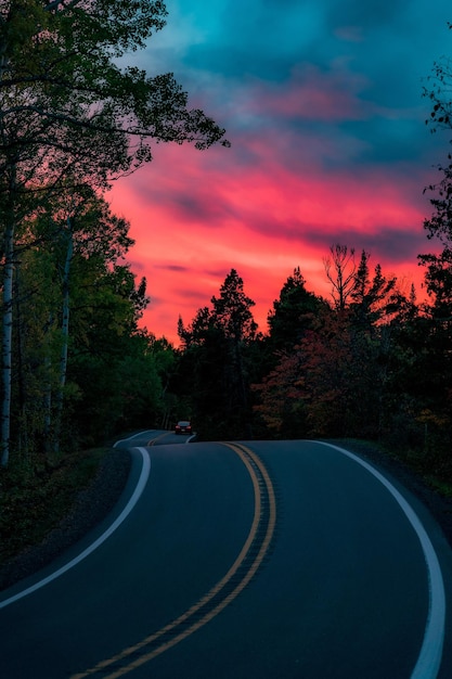 Foto de weg naar de zonsondergang