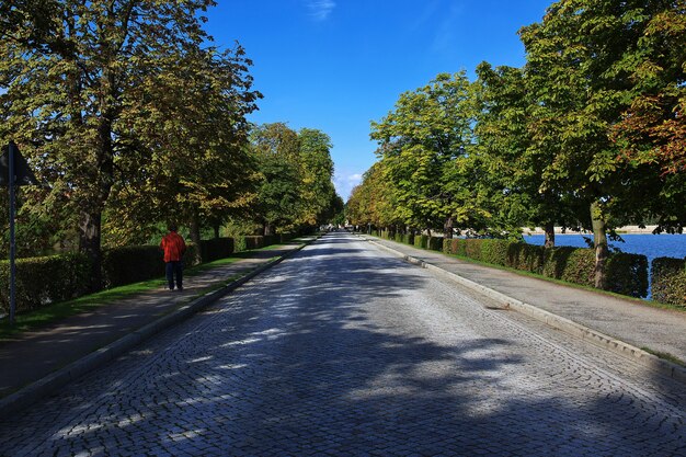 De weg naar Moritzburg Schloss in Duitsland, Saksen