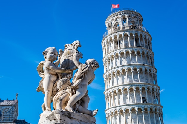 De wereldberoemde scheve toren in Piazza dei Miracoli, Pisa, een van de Unesco World Heritage Sites