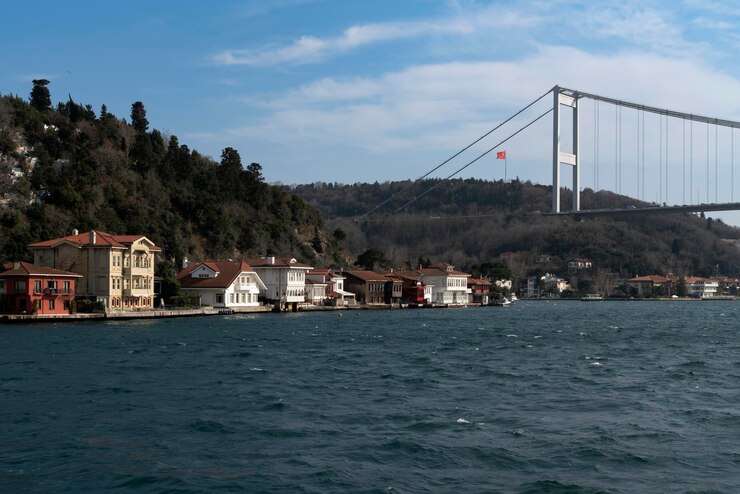 De wijk Kanlica in de wijk Beykoz op een zonnige dag Istanbul Turkije