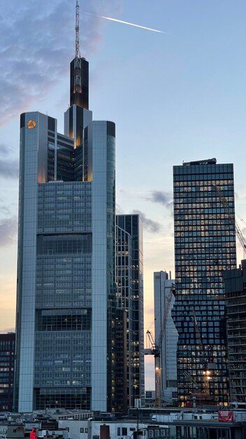 Foto de wolkenkrabber van de skyline van frankfurt