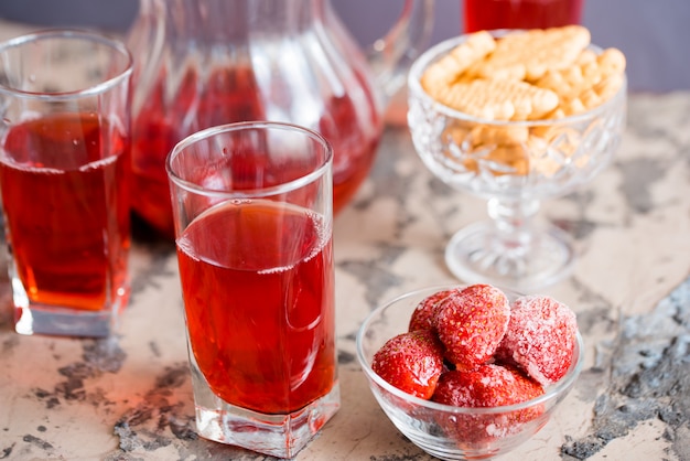 De zomer bevroren drank op houten lijst