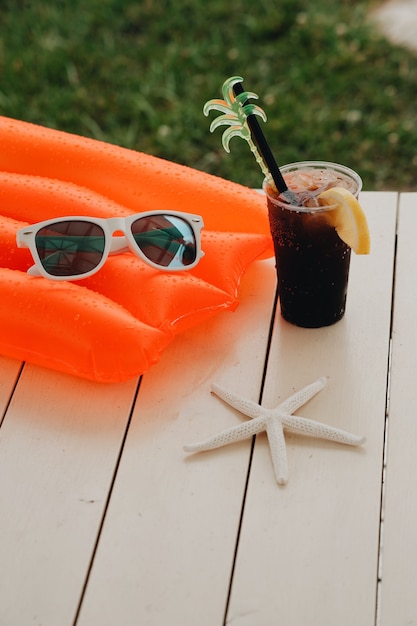 De zomercocktail in het waterpark op vakantie