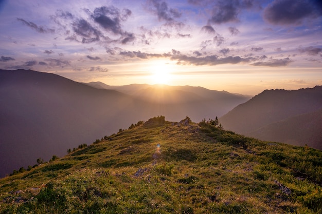 De zonsondergang in Mountain Altai