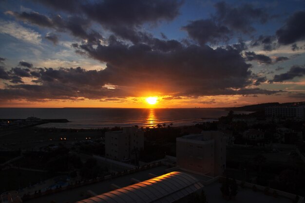 De zonsondergang op de Middellandse Zee Cyprus