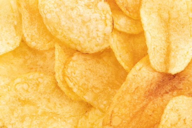 De zoute gouden chips sluiten omhoog