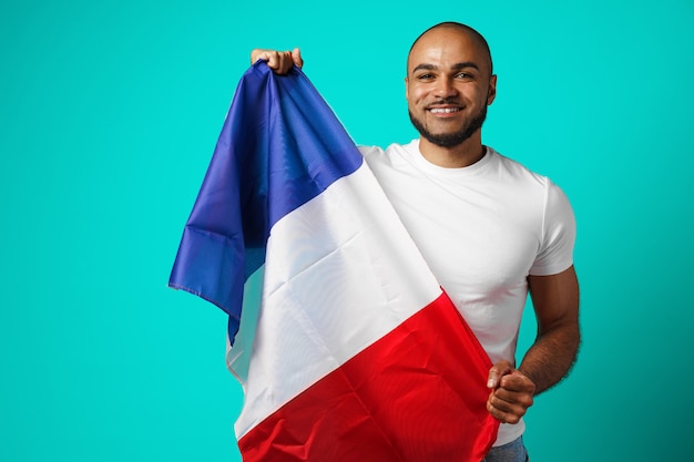 De zwarte mens die van het gemengd ras Franse vlag dicht tegenhouden