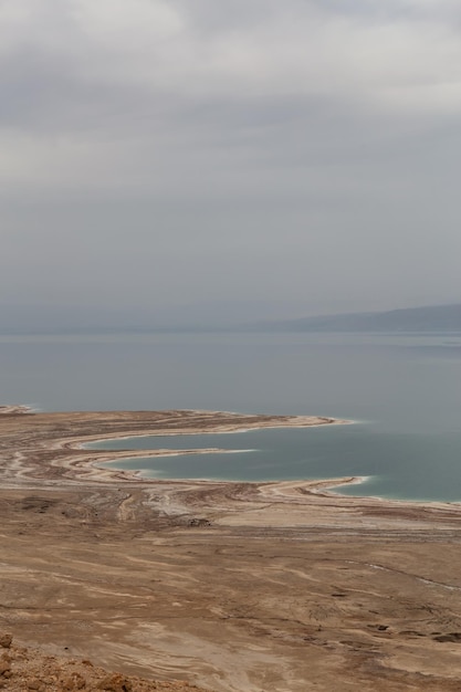 イスラエルの砂漠の死海